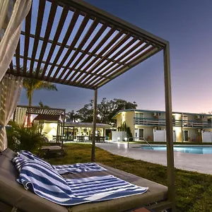 *** Motel Golden Host United States