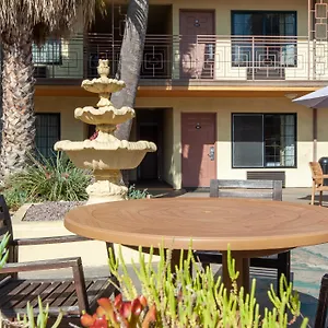 ** Motel Court Yard United States